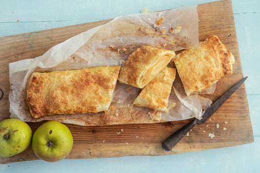 Apple roly poly pie