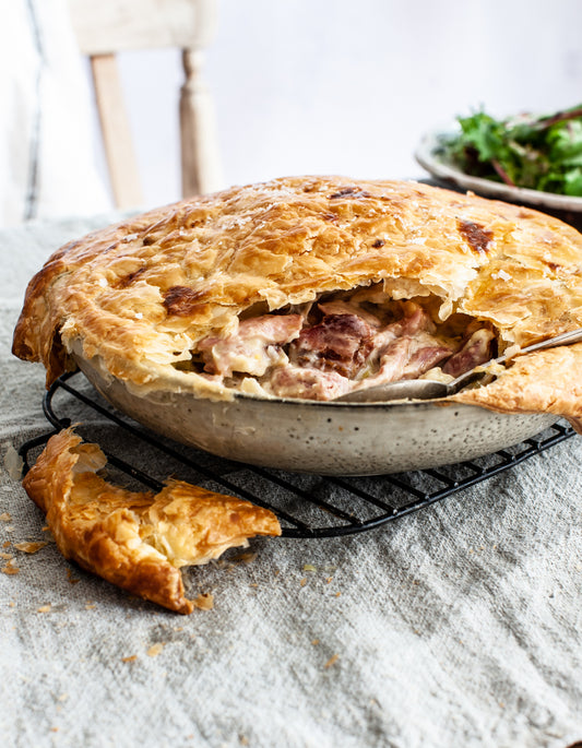 Smoked ham and leek pie