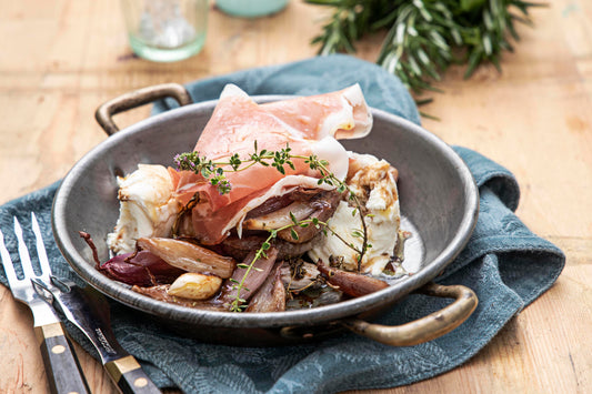 Sticky shallots with mozzarella and Parma ham